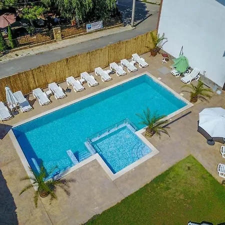 호텔 Хотел Черноморец 체르노모레츠