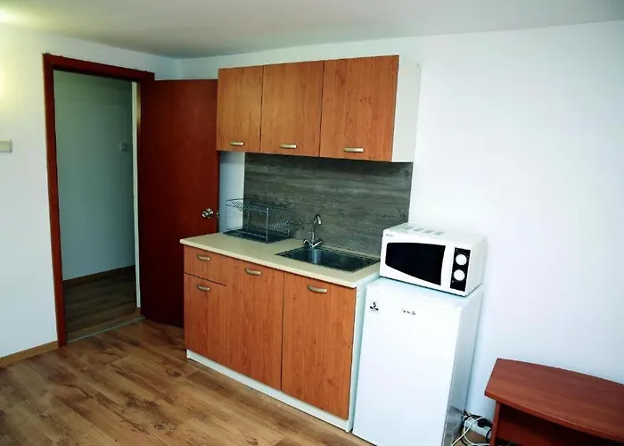 Hotel Хотел Черноморец 2*